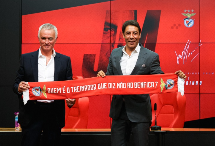 老英超联赛球员：穆里尼奥总是这样做 上任→与媒体+主席竞选→获得终止费